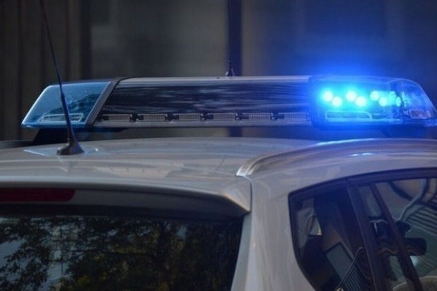 Συναγερμός στο κέντρο της Αθήνας για ύποπτη τσάντα που πήρε φωτιά