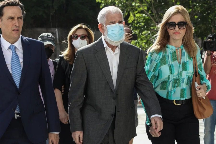 Πέτρος Φιλιππίδης: «Δεν θα δεις θέατρο ούτε από το απέναντι πεζοδρόμιο»