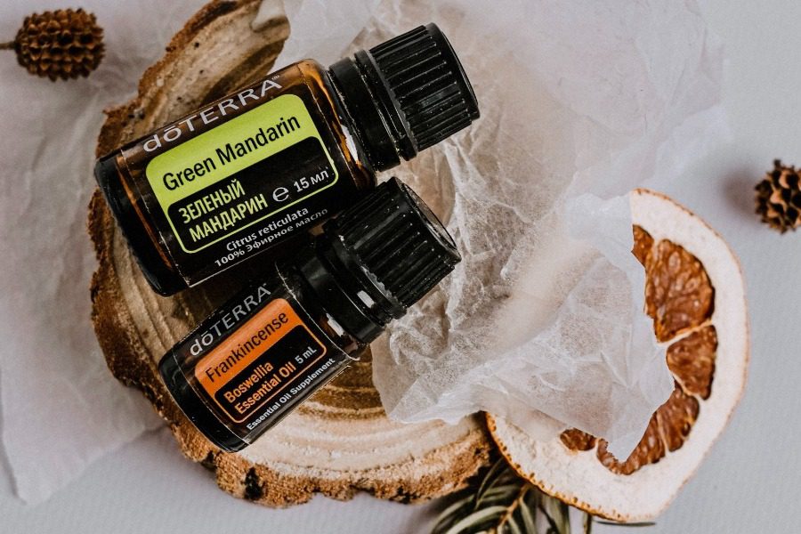 O απόλυτος οδηγός για τα αιθέρια έλαια: Πώς τα χρησιμοποιείς;