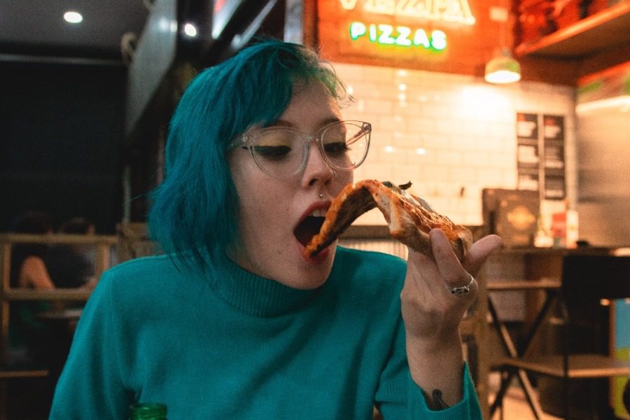 Οι χειρότερες τροφές για το έντερό σου, που το κάνουν να υποφέρει