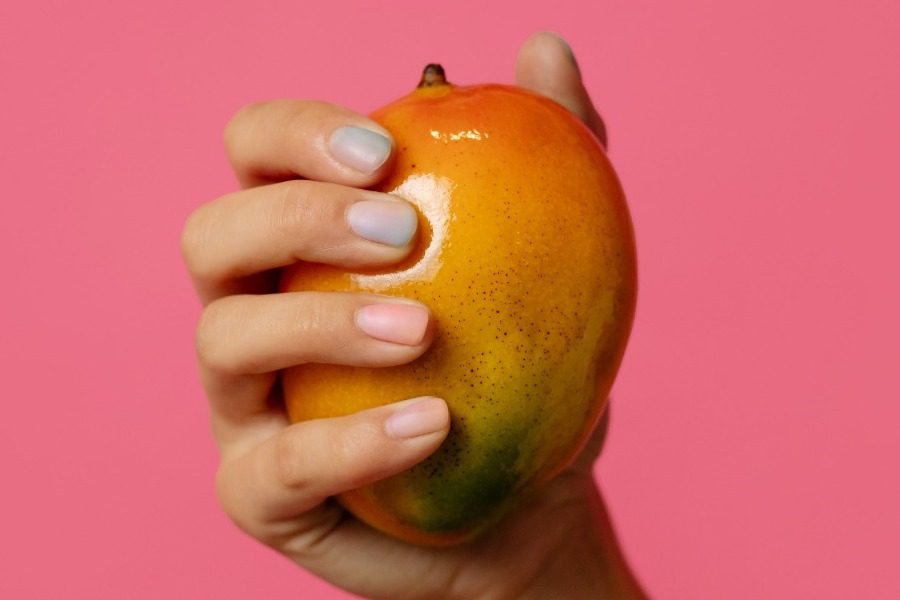 Οι ανοιξιάτικες αποχρώσεις των μανό που πρέπει να έχεις στο νεσεσέρ σου