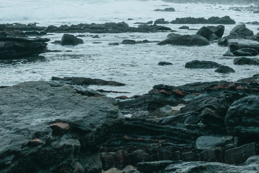 Νεκρή 6χρονη σε παραλία στα Ίσθμια ‑ Συνελήφθη ο πατέρας της