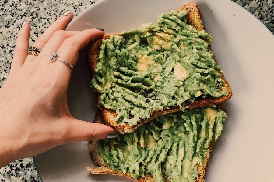 Τα υλικά που θα απογειώσουν το avocado toast σου
