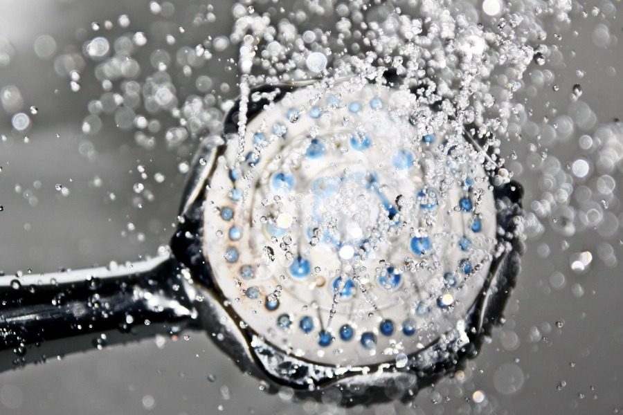 Σουηδία: Kλεψύδρες στις μπανιέρες των ενοίκων ‑ Ντουζ μόνο για 4 λεπτά ή και λιγότερο