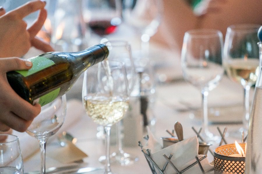 Νύφη κατηγορείται ότι έριξε μαριχουάνα στο γαμήλιο γεύμα ‑ Στο νοσοκομείο οι καλεσμένοι