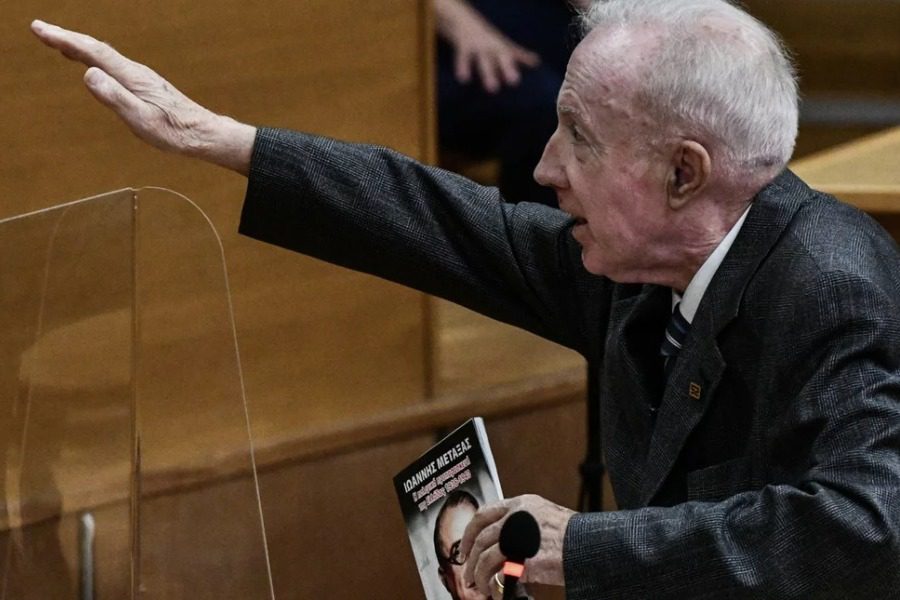 Πειθαρχική δίωξη σε βάρος του Κωνσταντίνου Πλεύρη για τους ναζιστικούς χαιρετισμούς του