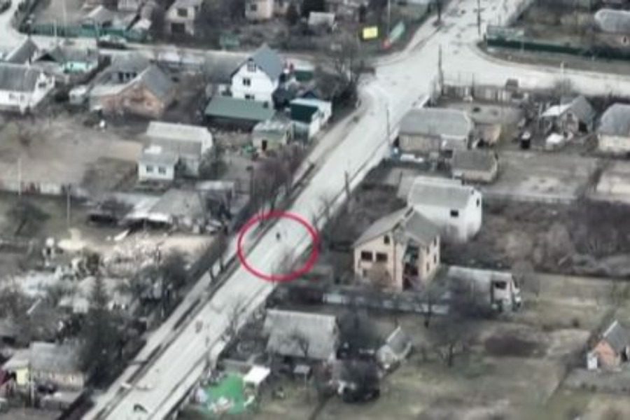 Ουκρανία: Βίντεο κατέγραψε τον θάνατο άμαχου ποδηλάτη από ρωσικά πυρά στην Μπούκα