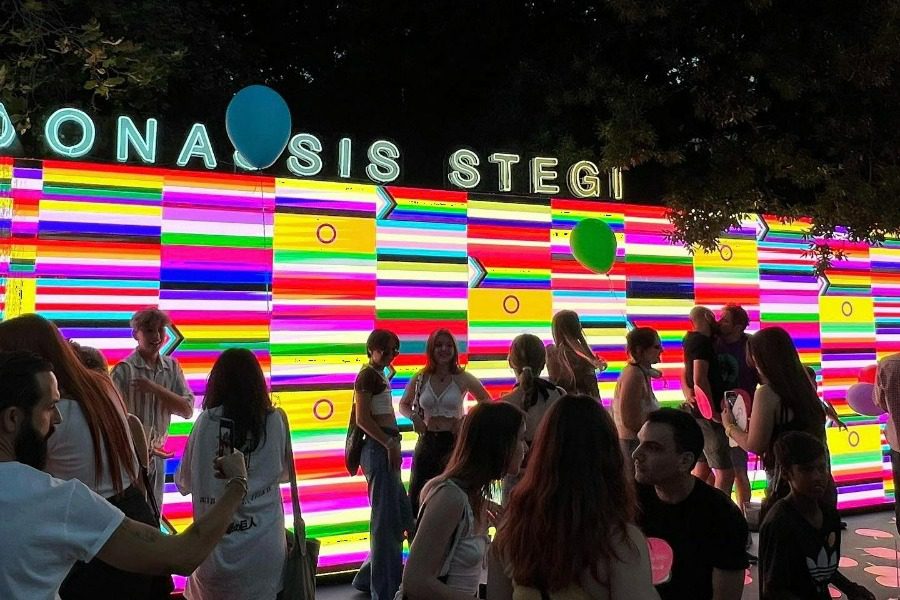 Athens Pride: Πολύχρωμη η πλατεία Συντάγματος ‑ Δείτε φωτογραφίες και βίντεο