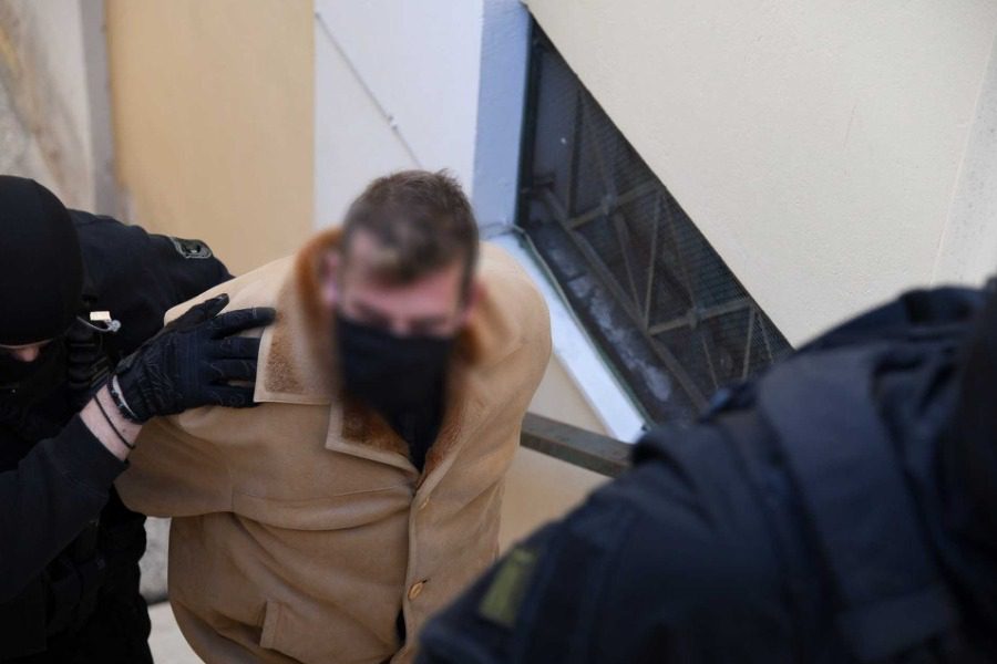 metoo: Αρνήθηκε ξανά το βιασμό της 11χρονης ο προπονητής ιστιοπλοΐας