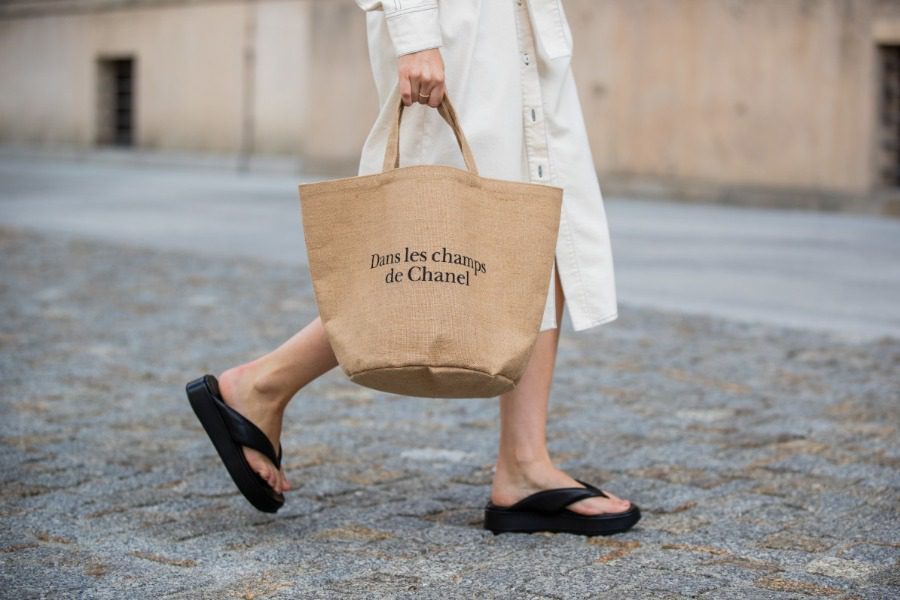 Τα thong sandals είναι η απόλυτη τάση του φετινού καλοκαιριού