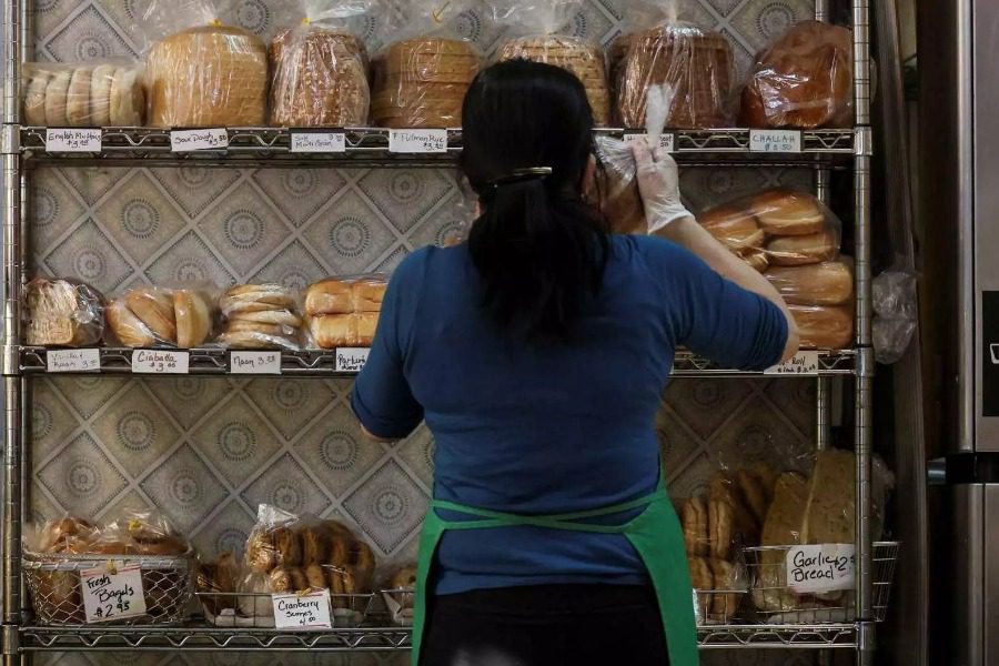 Τουρκία: Τεράστιες ουρές για μπαγιάτικο ψωμί – Πωλείται μισοτιμής ή χαρίζεται