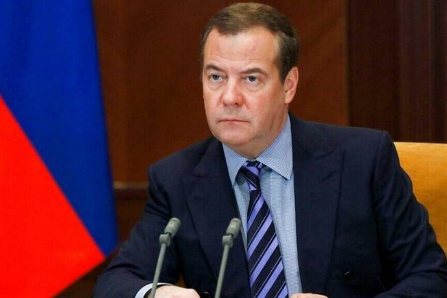 Μεντβέντεφ: Οι ΗΠΑ να ικετεύσουν τη Μόσχα εάν θέλουν συνομιλίες για μείωση πυρηνικών όπλων