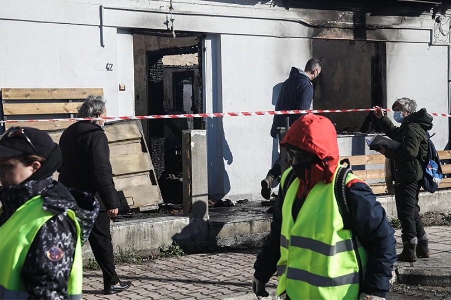 Θεσσαλονίκη: Αγκαλιασμένα βρέθηκαν τα δυο αδέρφια που κάηκαν