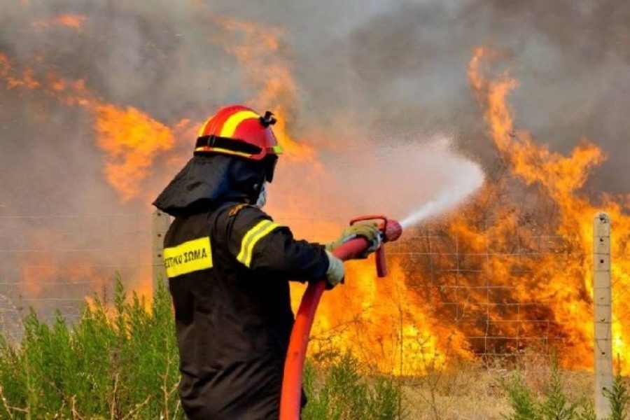 Φωτιά στο Ρέθυμνο: Εκτακτο μήνυμα του 112 για εκκένωση οικισμών