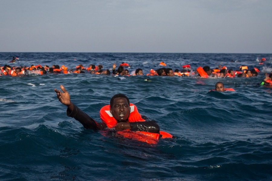 Διεθνής έρευνα: «Η Frontex έχει εμπλακεί σε pushbacks εκατοντάδων προσφύγων στο Αιγαίο»