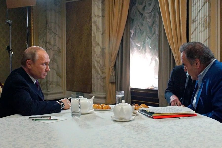 Όλιβερ Στόουν: Ο Πούτιν είχε καρκίνο, αλλά τον ξεπέρασε