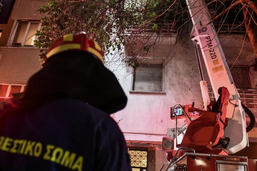 Φωτιά στο Κολωνάκι: Χήρα πρώην υπουργού η ηλικιωμένη που κάηκε στο σπίτι της