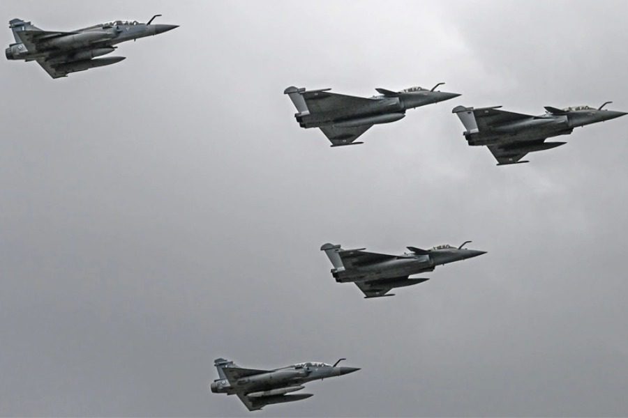 Δείτε τη μεγάλη στρατιωτική παρέλαση στην Αθήνα για την εθνική επέτειο της 25ης Μαρτίου