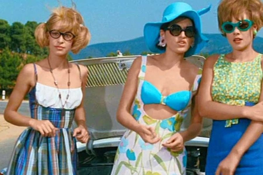 Τα μαγιό των κοριτσιών στις ελληνικές ταινίες είναι το απόλυτο inspo