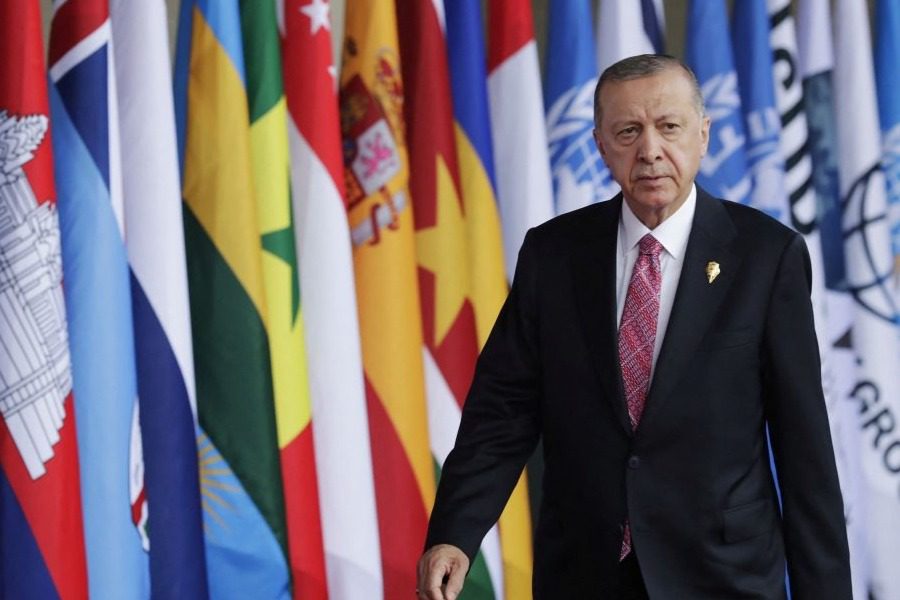 Απειλεί ξανά ο Ερντογάν: «Επιμένω ότι θα έρθουμε μια νύχτα, οι Έλληνες να ξέρουν τα όριά τους»