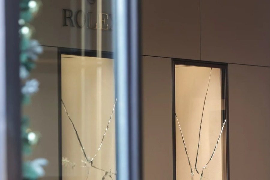 Πώς έγινε η ληστεία στη Rolex στην Αθήνα ‑ Αρπαξαν 20 ρολόγια σε λίγα λεπτά