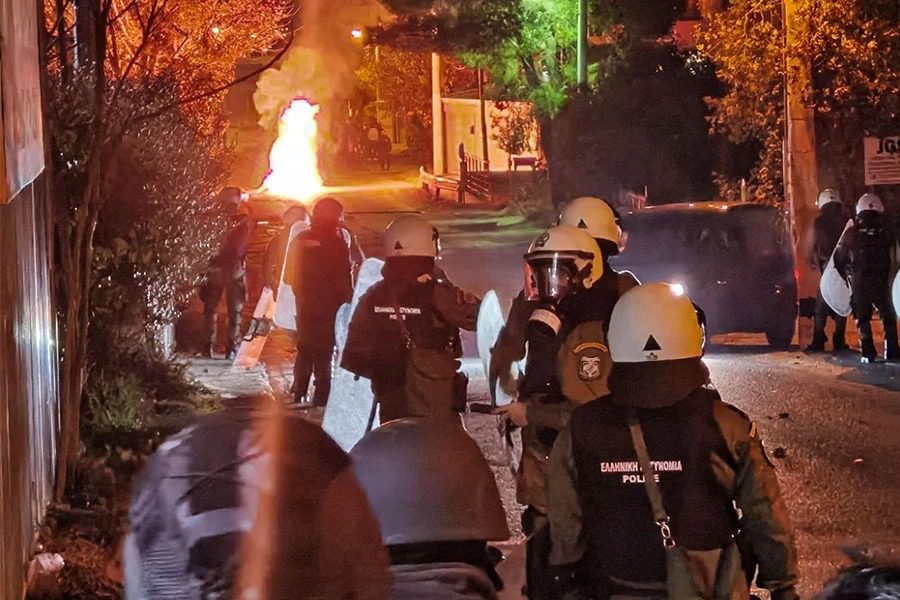 Ασπρόπυργος: Ρομά πυροβολούν αδιακρίτως ενώ περιπολούν αστυνομικοί