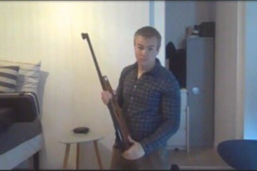 Επίθεση στην Κοπεγχάγη: Ανατριχιαστικό βίντεο δείχνει τον δράστη να κραδαίνει το όπλο στο εμπορικό κέντρο