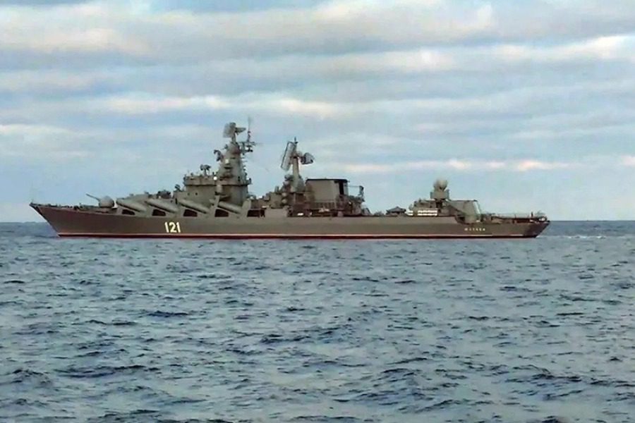 Θρίλερ με την έκρηξη στη ναυαρχίδα του ρωσικού στόλου: Βυθίστηκε ή όχι;