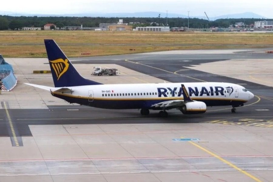 Ryanair: Κλείνει τη βάση της στην Αθήνα για τη χειμερινή σεζόν