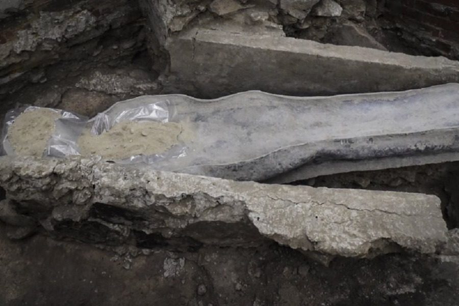 Μυστήριο με σαρκοφάγο που βρέθηκε θαμμένη κάτω από την Παναγία των Παρισίων