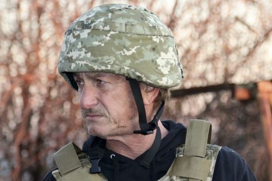 Sean Penn: Έφυγε με τα πόδια από την Ουκρανία
