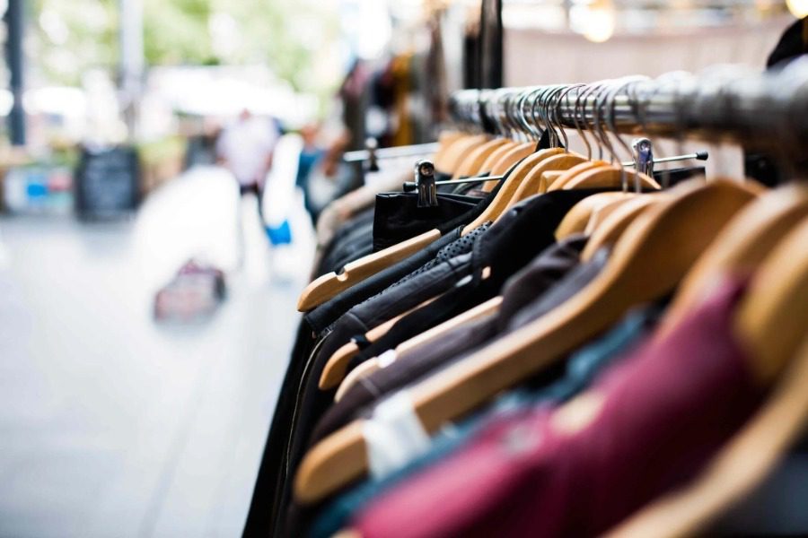 Γιατί υπάρχει ραγδαία ανάπτυξη στην αγορά ρούχων από δεύτερο χέρι;
