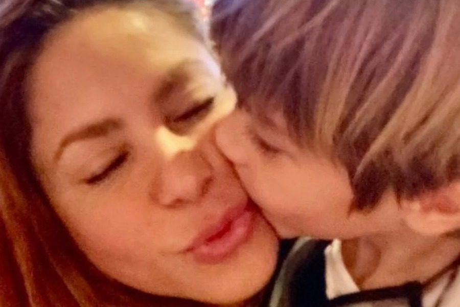 «Χαζο...μαμά» η Shakira: Ζητωκραυγάζει για τον γιο της 