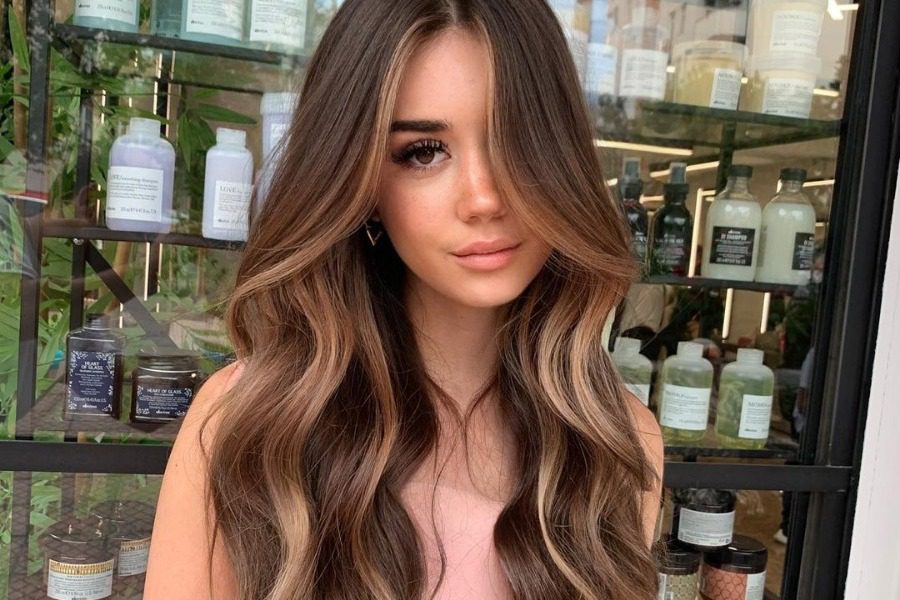 Με αυτά τα τρικς θα παραμείνουν λαμπερά και υγιή τα μαλλιά σου το καλοκαίρι