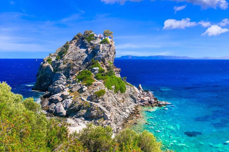 Γνωστό ξενοδοχείο στη Σκόπελο: Εξαπάτησαν γαλλίδα τουρίστρια