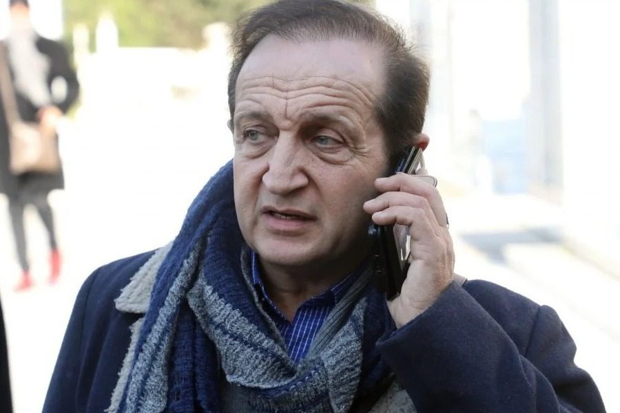 Σπύρος Μπιμπίλας: «Διαφημίζω την αγάπη όπως έκανε ο Χριστός» – Τι απαντά στην εκκλησιαστική ιστοσελίδα που τον μήνυσε