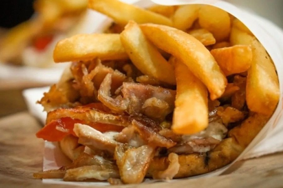 Κοζάνη: Στο νοσοκομείο 48χρονη που πνίγηκε ενώ έτρωγε σουβλάκι