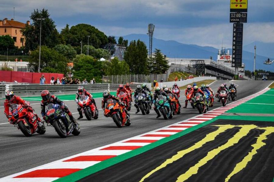 Moto GP Βαρκελώνης: Τρομακτική σύγκρουση στην πρώτη στροφή