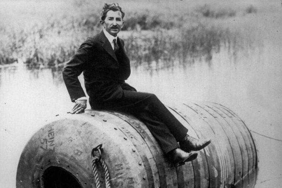 Σαν σήμερα: Ο Έλληνας σεφ που μπήκε σε βαρέλι και έπεσε στους καταρράκτες του Νιαγάρα