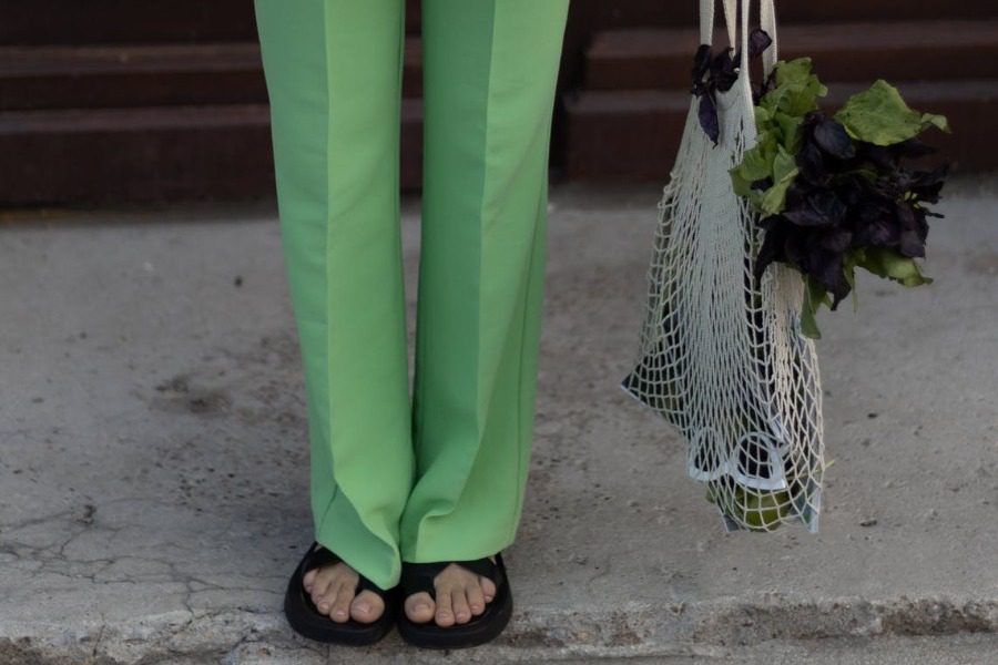 3+1 κομμάτια στο ντύσιμο που θα σε σώσουν αυτή την περίοδο