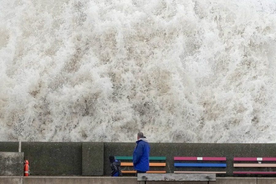 Βρετανία: «Κόκκινος» συναγερμός λόγω της καταιγίδας Eunice ‑ Σε ετοιμότητα ο στρατός