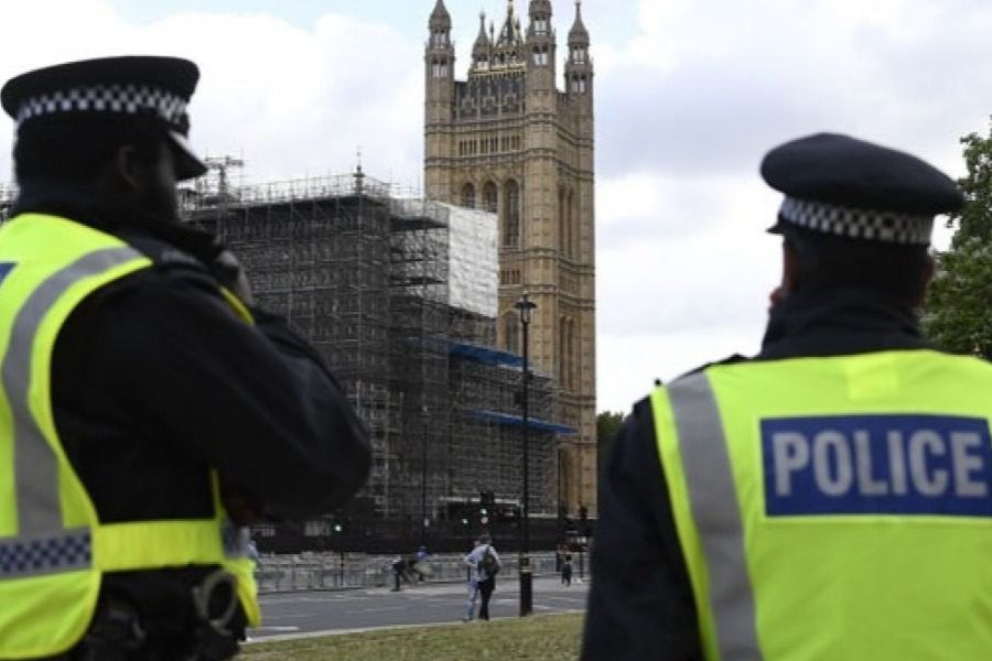 Αστυνομικός στην Βρετανία συνελήφθη πριν συναντήσει 13χρονη για σeξ