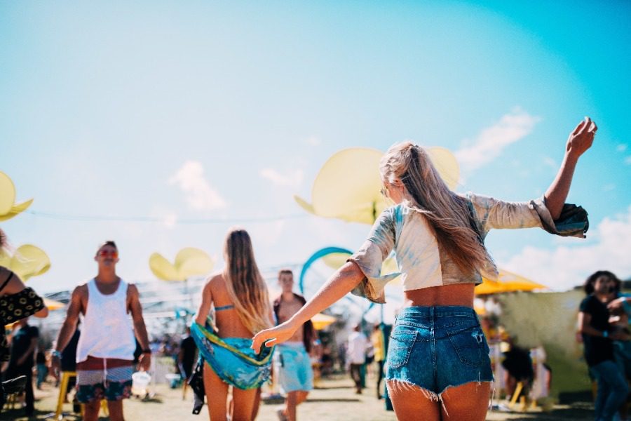 10 τραγούδια για τις καλοκαιρινές αποδράσεις