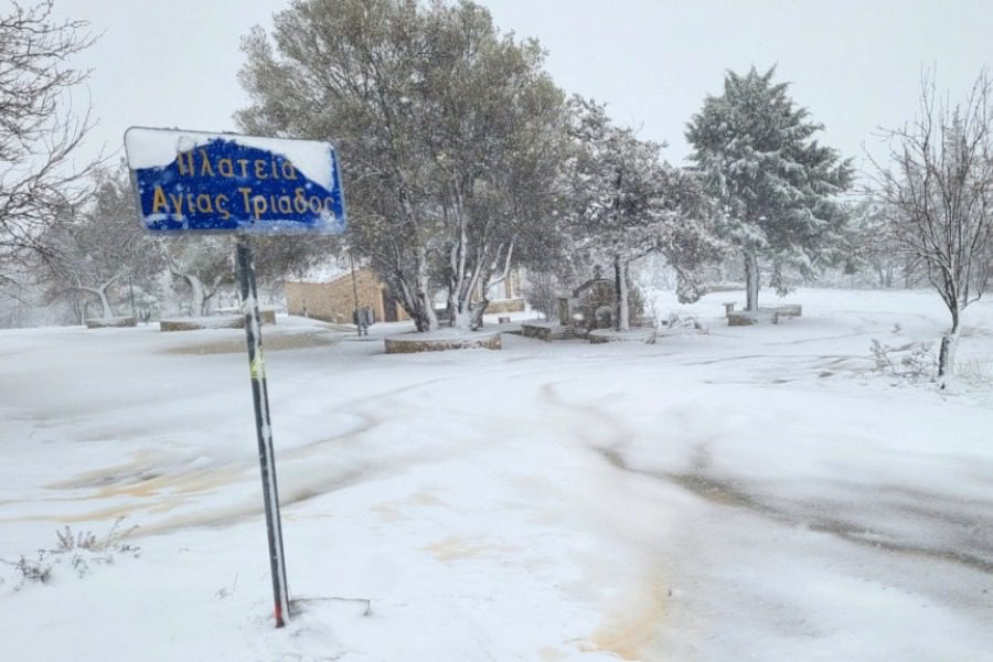 Ισχυρή σύσταση για αποφυγή μετακινήσεων και χρήση αντιολισθητικών αλυσίδων στην Αττική