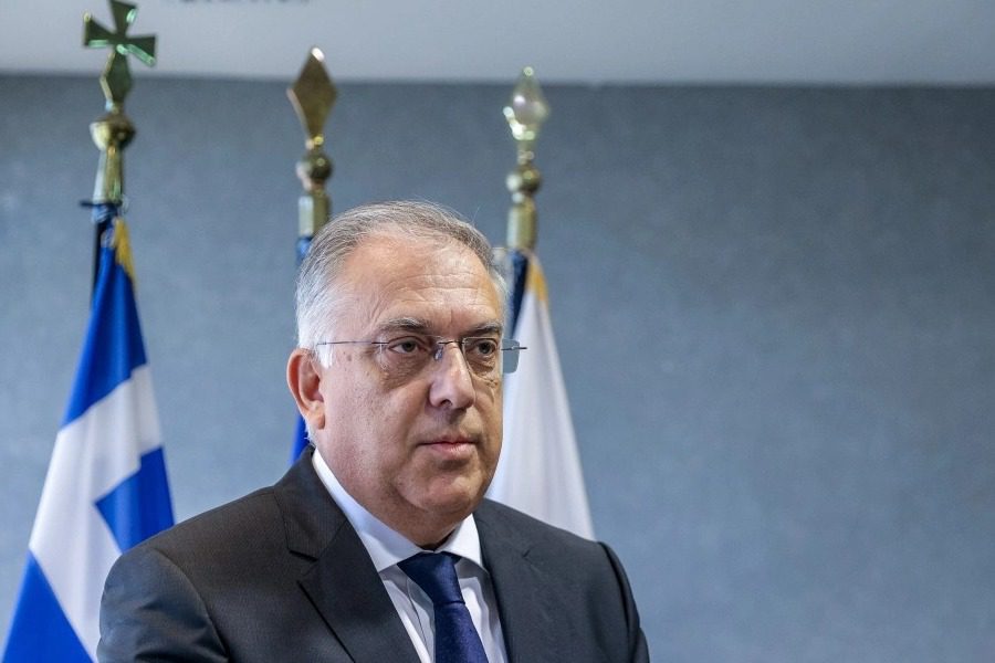 Επίθεση με πέτρες και μπογιές στο γραφείο του Τάκη Θεοδωρικάκου