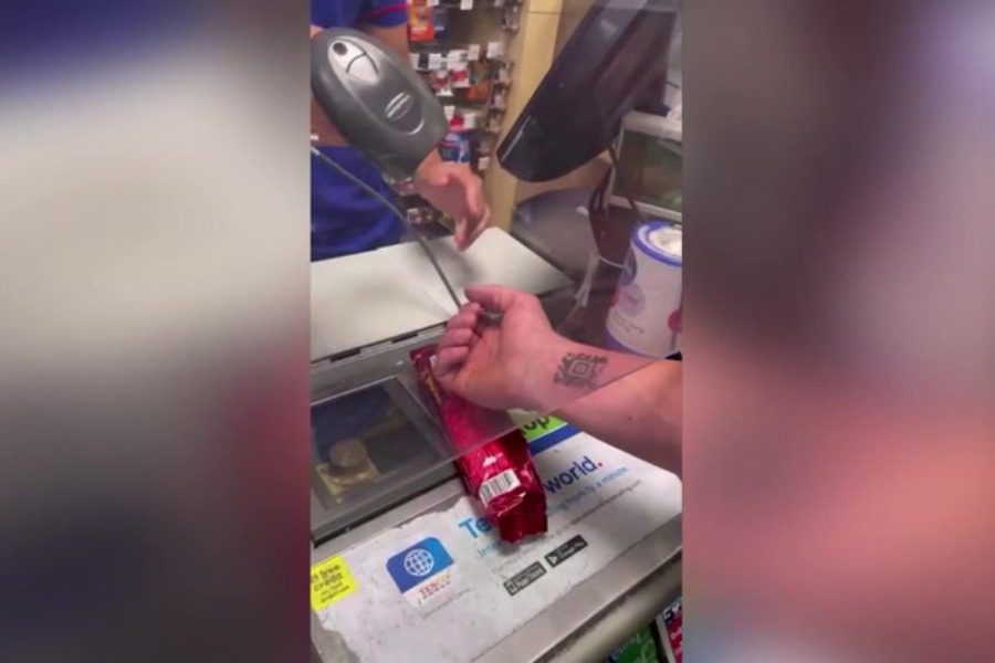 Έκανε τατουάζ τον κωδικό της κάρτας του σούπερ μάρκετ επειδή την ξεχνούσε 