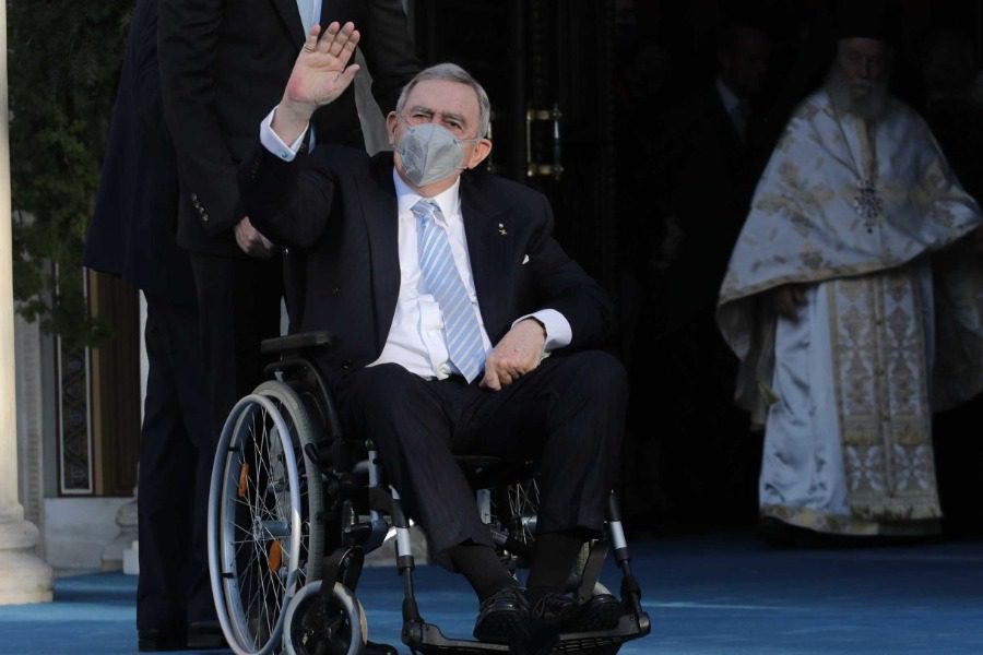 Mε κορωνοϊό νοσηλεύεται στο «Αττικόν» ο τέως βασιλιάς Κωνσταντίνος