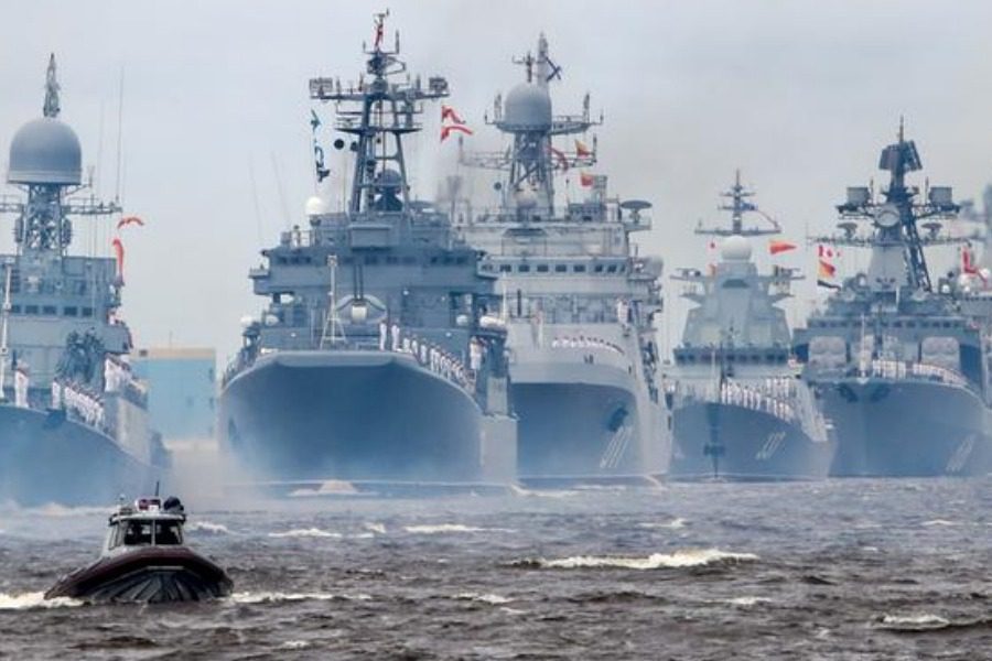 Κλιμακώνει τον πόλεμο ο Πούτιν: 30 ρωσικά πλοία και υποβρύχια στη Μαύρη Θάλασσα