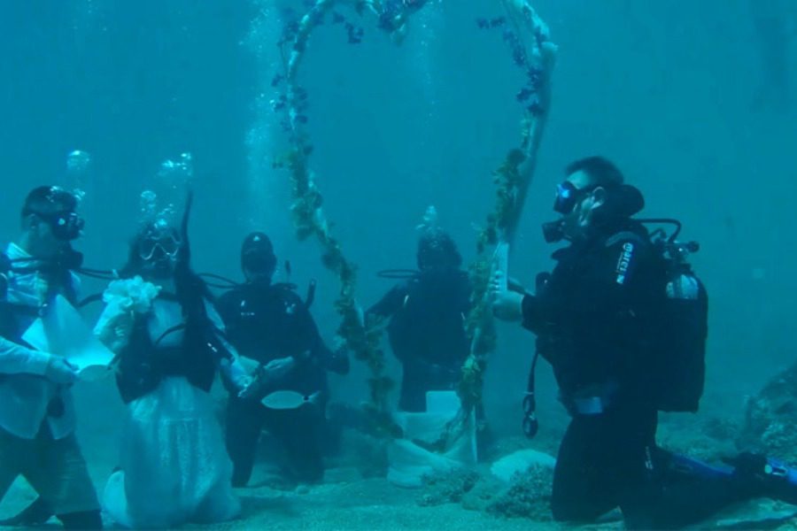 Αλόννησος: Έγινε ο πρώτος υποβρύχιος πολιτικός γάμος