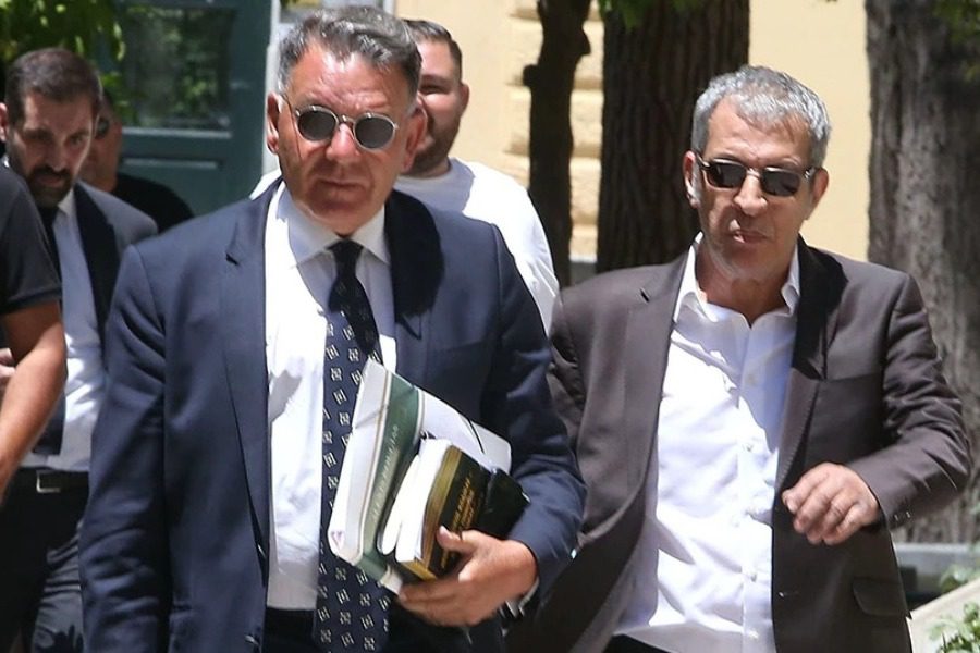 Θέμης Αδαμαντίδης: Τι λέει ο Κούγιας για τα βίντεο και τις φωτογραφίες με τους μώλωπες της συντρόφου του τραγουδιστή